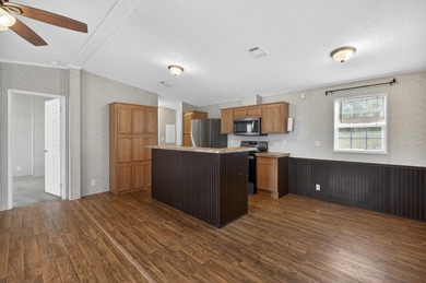 Charming 2-bedroom, 2-bath lakefront home with detached - photo 3
