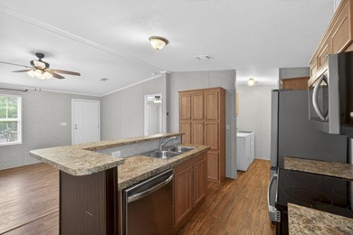 Charming 2-bedroom, 2-bath lakefront home with detached - photo 4