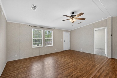Charming 2-bedroom, 2-bath lakefront home with detached - photo 5