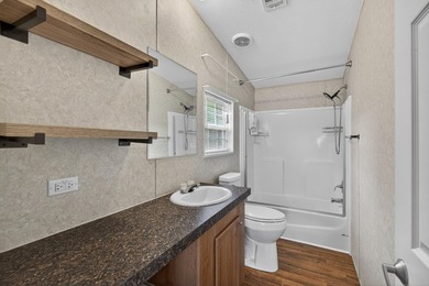 Charming 2-bedroom, 2-bath lakefront home with detached - photo 6