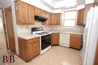 Well Kept Detached 1 family located in Old Mill Basin which - photo 7