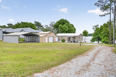 Charming 2-bedroom, 2-bath lakefront home with detached - photo 7
