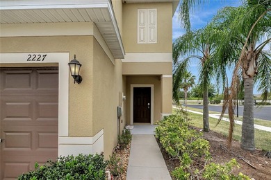 Welcome to your Florida retreat! Step into this beautifully - photo 4