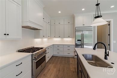 Exceptional quality, featuring 4 spacious bedrooms and 4 - photo 11