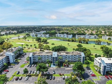Beautifully updated top floor condo in the 55+ community of Palm