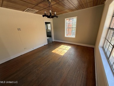 investment home located on a huge corner lot. Presently under - photo 12