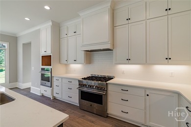 Exceptional quality, featuring 4 spacious bedrooms and 4 - photo 13