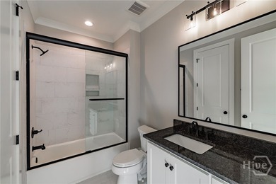 Exceptional quality, featuring 4 spacious bedrooms and 4 - photo 15