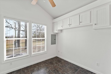 Well-maintained 2-bedroom, 1.5-bath tiny home situated on 1.39 - photo 16