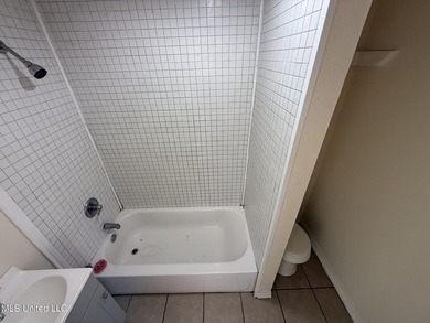 investment home located on a huge corner lot. Presently under - photo 17