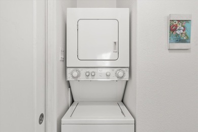 Well-maintained 2-bedroom, 1.5-bath tiny home situated on 1.39 - photo 17