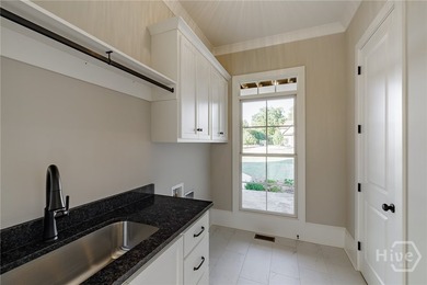 Exceptional quality, featuring 4 spacious bedrooms and 4 - photo 18
