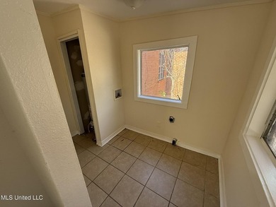 investment home located on a huge corner lot. Presently under - photo 18