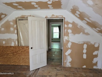 Location, Privacy, and Stonewalls all in one! Discover a rare - photo 19
