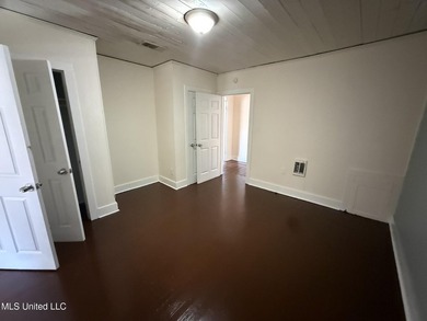 investment home located on a huge corner lot. Presently under - photo 21