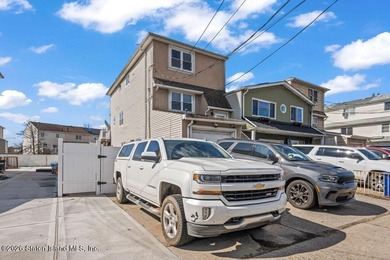 Beautifully maintained smart two-family home in a prime - photo 2