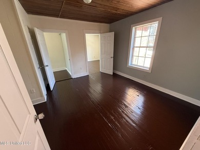 investment home located on a huge corner lot. Presently under - photo 23