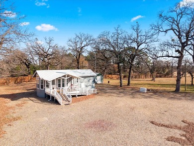 Well-maintained 2-bedroom, 1.5-bath tiny home situated on 1.39 - photo 23