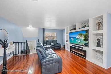 Beautifully maintained smart two-family home in a prime - photo 4