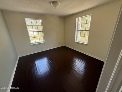 investment home located on a huge corner lot. Presently under - photo 25