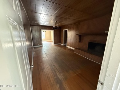 investment home located on a huge corner lot. Presently under - photo 29