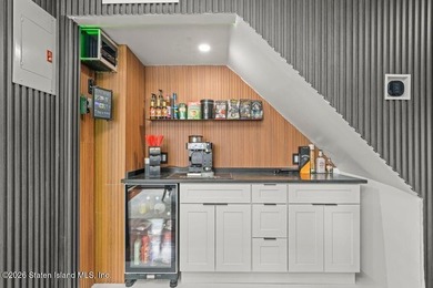 Beautifully maintained smart two-family home in a prime - photo 9