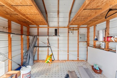 Well-maintained 2-bedroom, 1.5-bath tiny home situated on 1.39 - photo 31