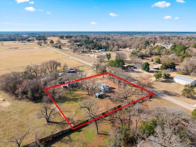 Well-maintained 2-bedroom, 1.5-bath tiny home situated on 1.39 - photo 38