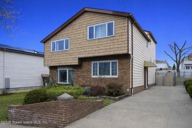 Welcome to 287 Abingdon Ave, a fully renovated three-bedroom - photo 2