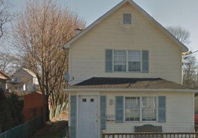 Mother daughter house in the heart of Huntington Village Cross - photo 1