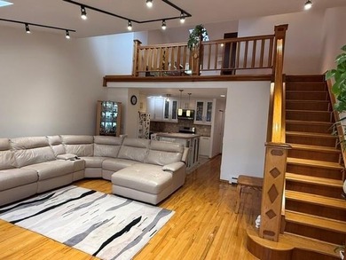 Beautiful and spacious fully renovated duplex PH 3 bedroom/ 2 - photo 3