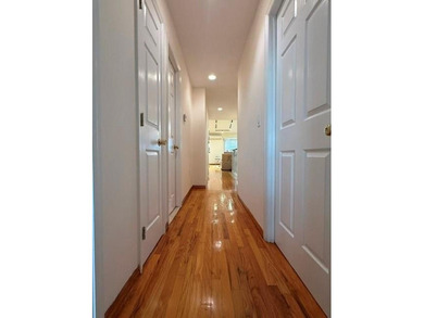Beautiful and spacious fully renovated duplex PH 3 bedroom/ 2 - photo 9