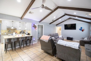 Welcome to your new home! This split bedroom plan not only gives - photo 8