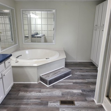 Welcome to this 1,900-square-foot mobile home situated on 5 - photo 16