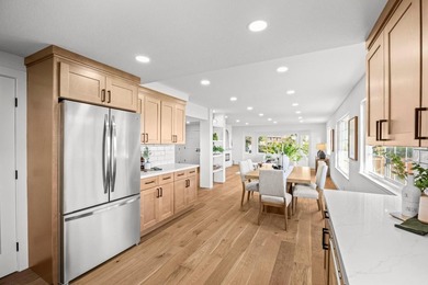 Welcome to this beautifully updated 4-bedroom, 2-bathroom - photo 20