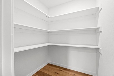 Welcome to this beautifully updated 4-bedroom, 2-bathroom - photo 21