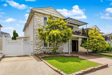 Welcome to this spacious and well-maintained detached 2-family - photo 3