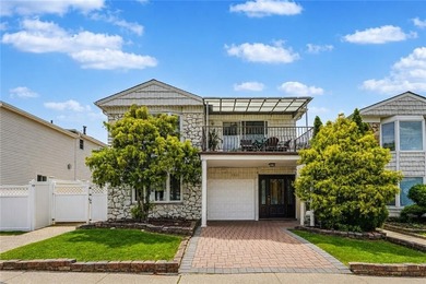 Welcome to this spacious and well-maintained detached 2-family - photo 4