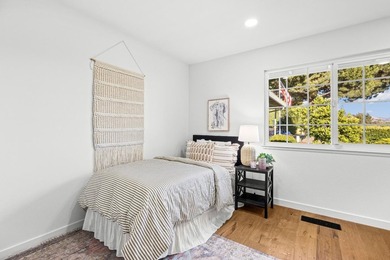 Welcome to this beautifully updated 4-bedroom, 2-bathroom - photo 28
