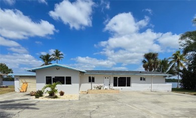 Caloosahatchee River Home For Sale in Fort Myers Florida