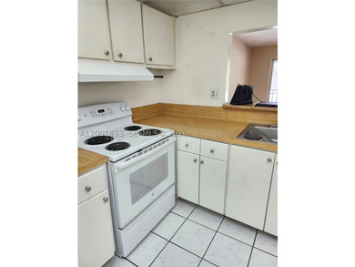 Spacious 2 bedroom, 2 full bath unit in Pine Grove Condo - photo 8