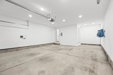 Welcome to this beautifully updated 4-bedroom, 2-bathroom - photo 41