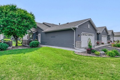 Rare end-unit, one-level townhome on Castlewood Golf Course - photo 1