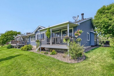 Rare end-unit, one-level townhome on Castlewood Golf Course - photo 3