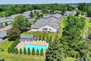 Rare end-unit, one-level townhome on Castlewood Golf Course - photo 4