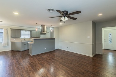 Well-maintained 3-bedroom, 2-bath home situated on a spacious - photo 4