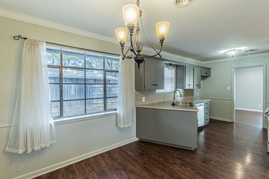 Well-maintained 3-bedroom, 2-bath home situated on a spacious - photo 8