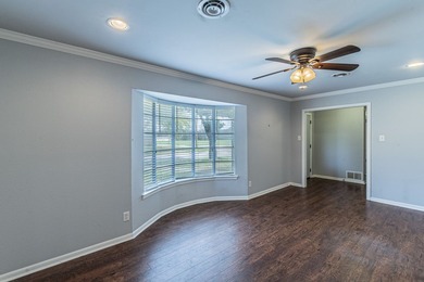 Well-maintained 3-bedroom, 2-bath home situated on a spacious - photo 9