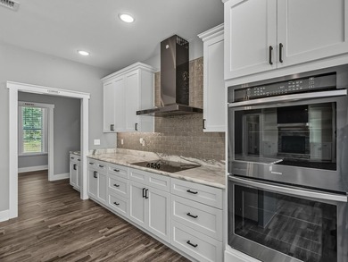 Gorgeous, custom 2020 built home! This stunning 4 bedroom, 3 - photo 8
