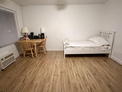 Adorable semi-renovated beach block studio condo steps away from - photo 11
